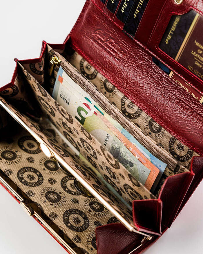 Duży, lakierowany portfel damski ze zwierzęcym wzorem - Peterson