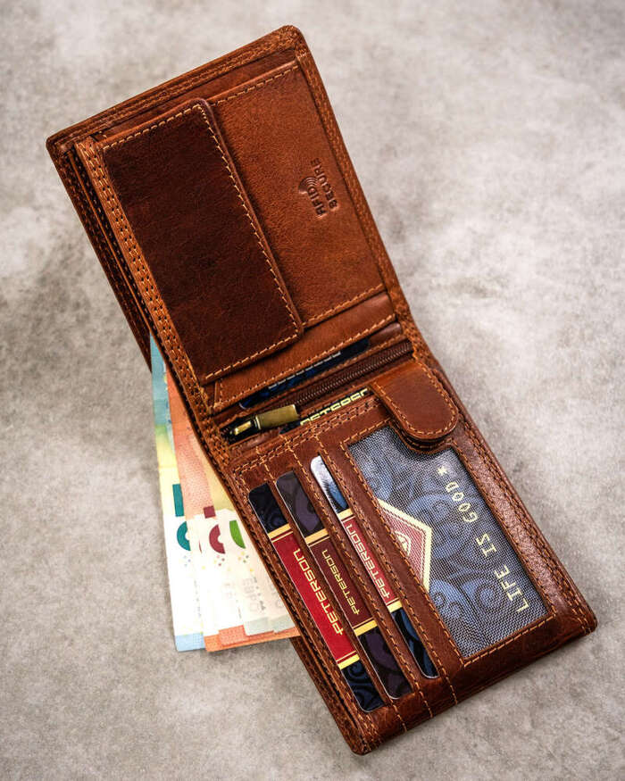 Peterson Duży  skórzany portfel męski z tłoczeniem przedstawiającym znak zodiaku Panna